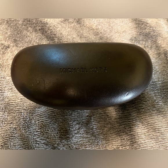 Michael Kors aviator sunglasses w/ hard case - Picture 3 of 9